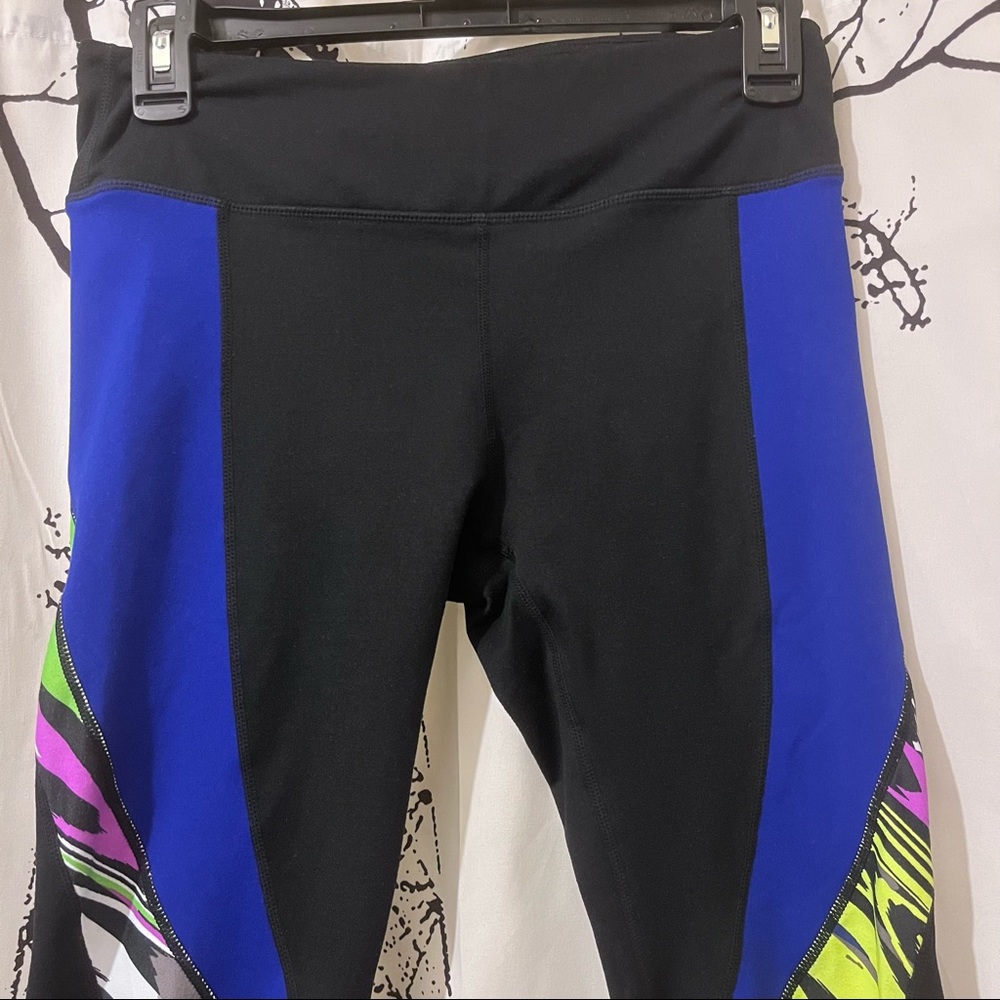 Fabletics Athletic Workout Back Pockets Capri Leggings - Picture 2 of 11